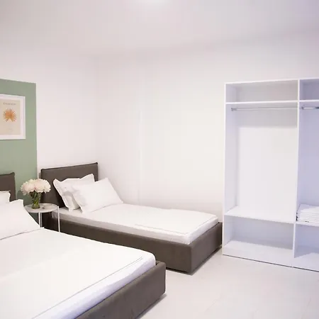 Lulu - Olive Golem (Tirana)